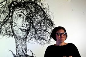Laura Guarnieri escultora espacialista en alambre
